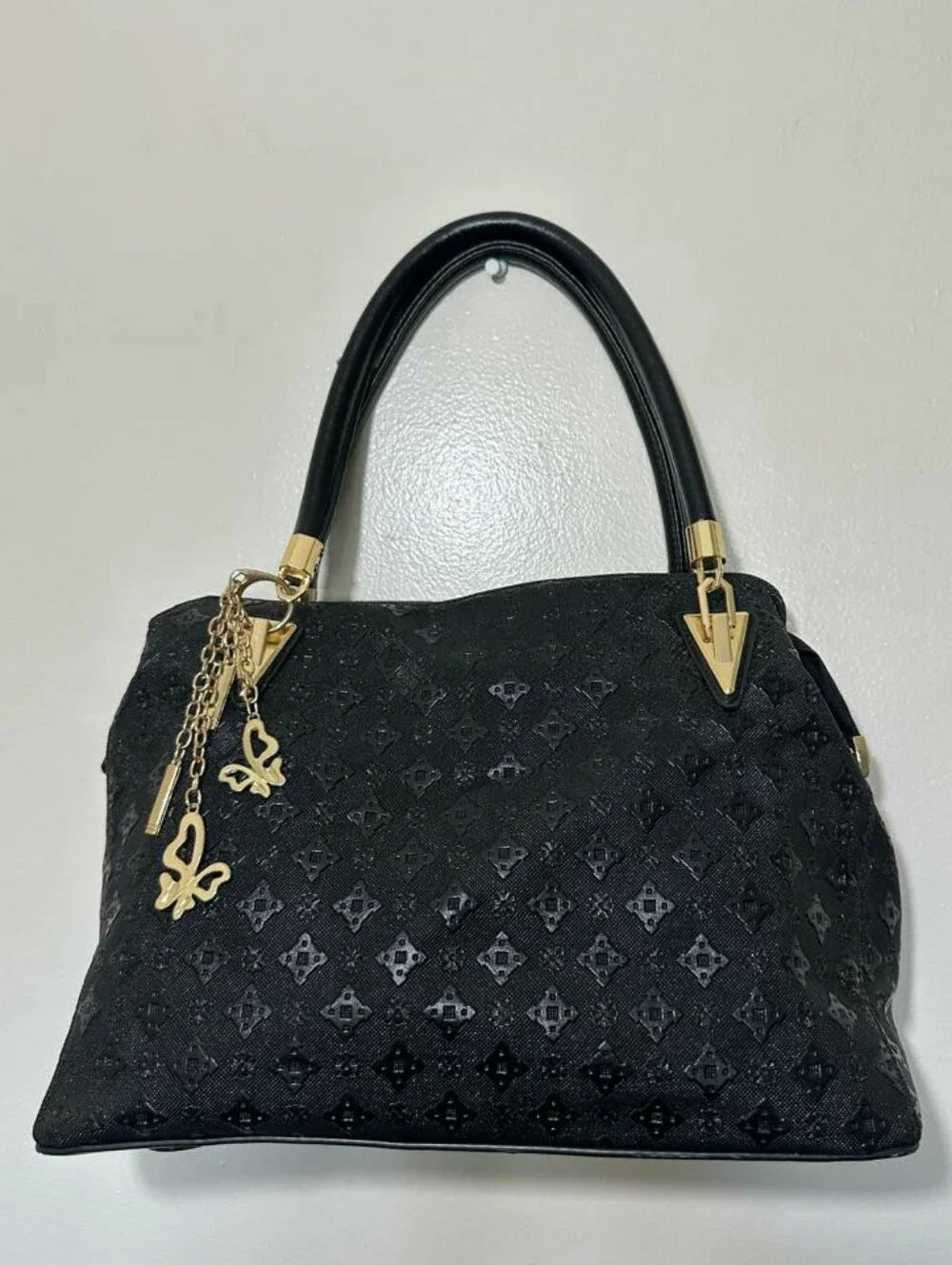 Black PU Leather Purse Handbag w/ Goldtone Hardware & Charm